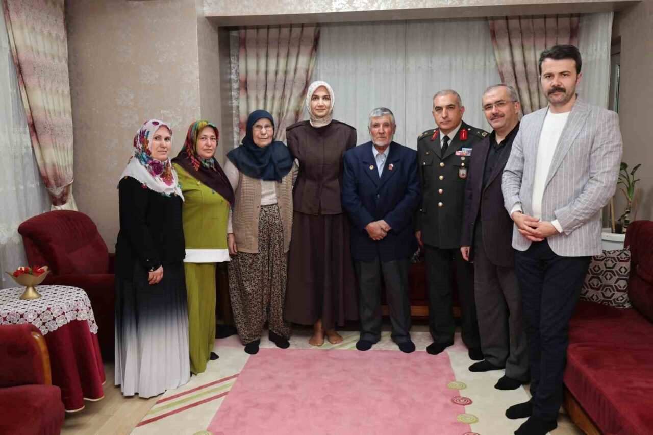 Afyonkarahisar Valisi Doç. Dr. Kübra Güran Yiğitbaşı, iftarda Kıbrıs Gazisi’nin