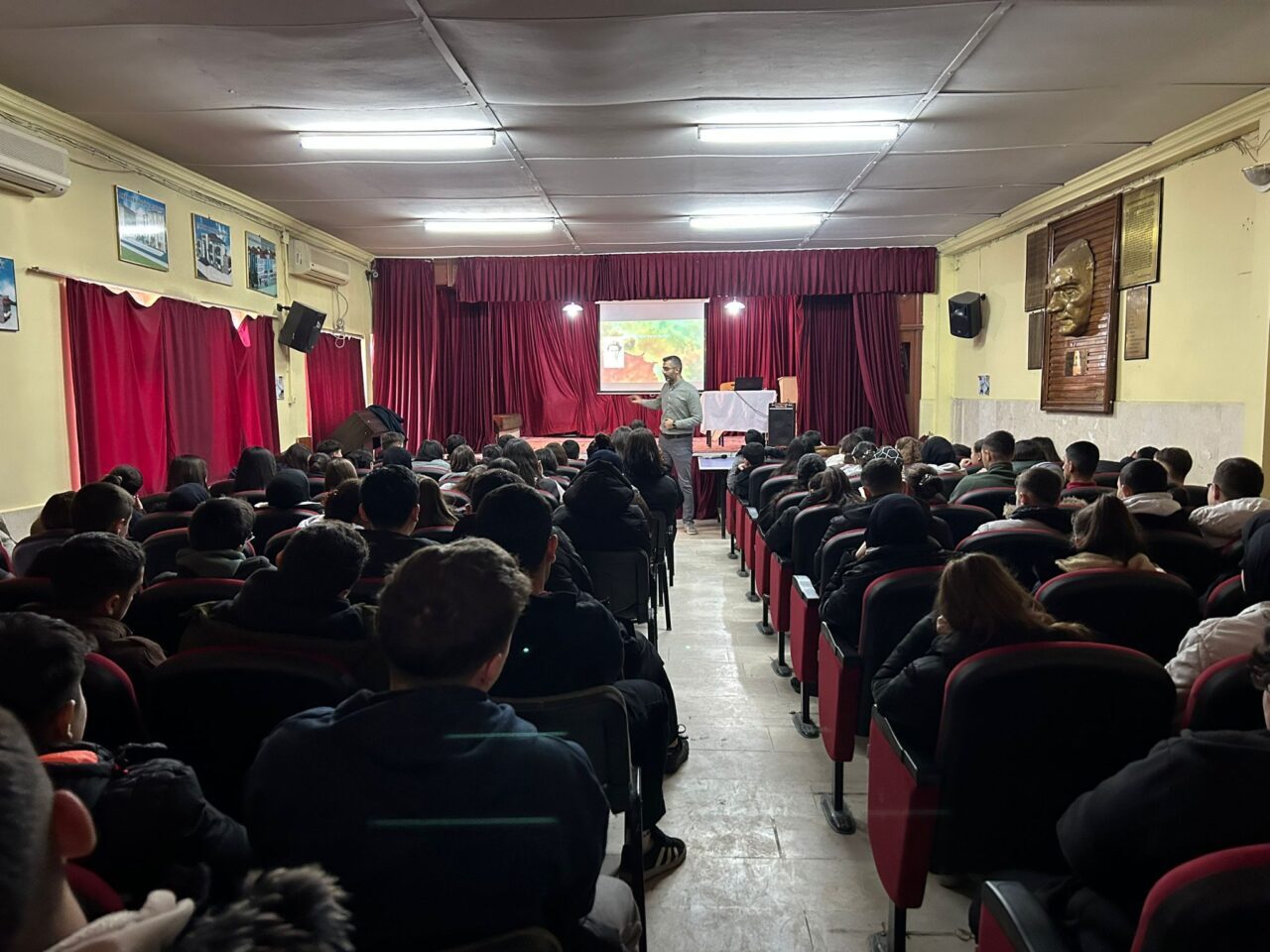 AFYONKARAHİSAR (AA) – Yeşilay Afyonkarahisar Şubesi tarafından kentteki 14 lisede