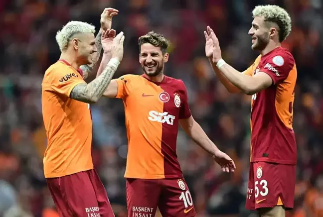 Galatasaray'ın deneyimli oyuncusu Dries Mertens'in geleceği belirsizliğini koruyor. Teknik Direktör