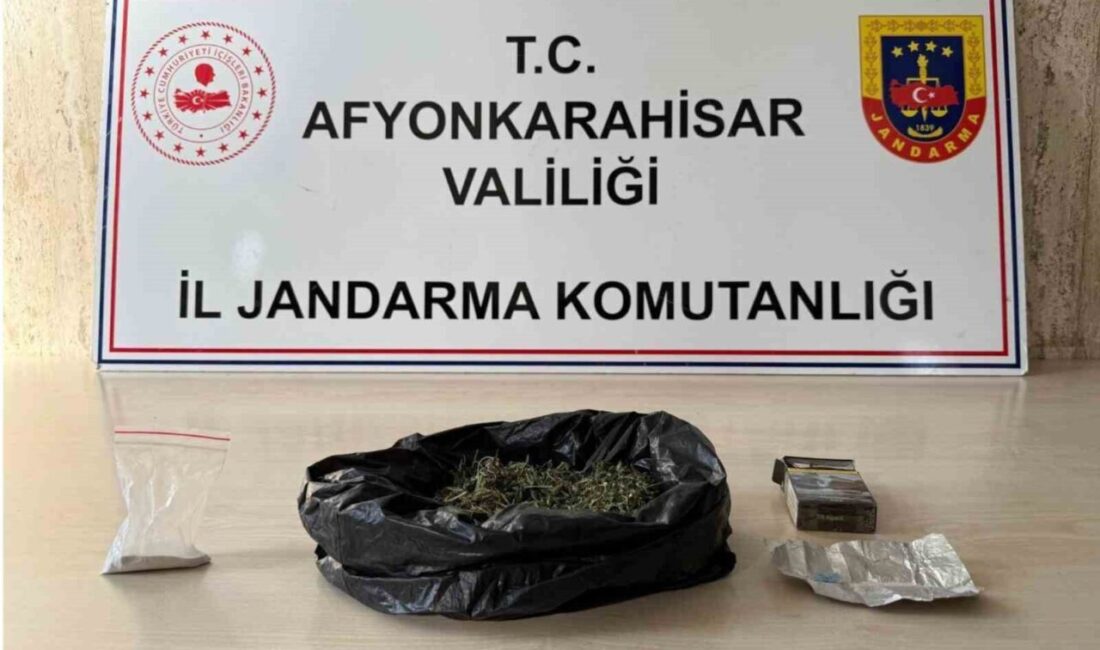 Afyonkarahisar’da jandarma ekipleri şüphe üzerine durdurarak üst aramasını yaptıkları bir