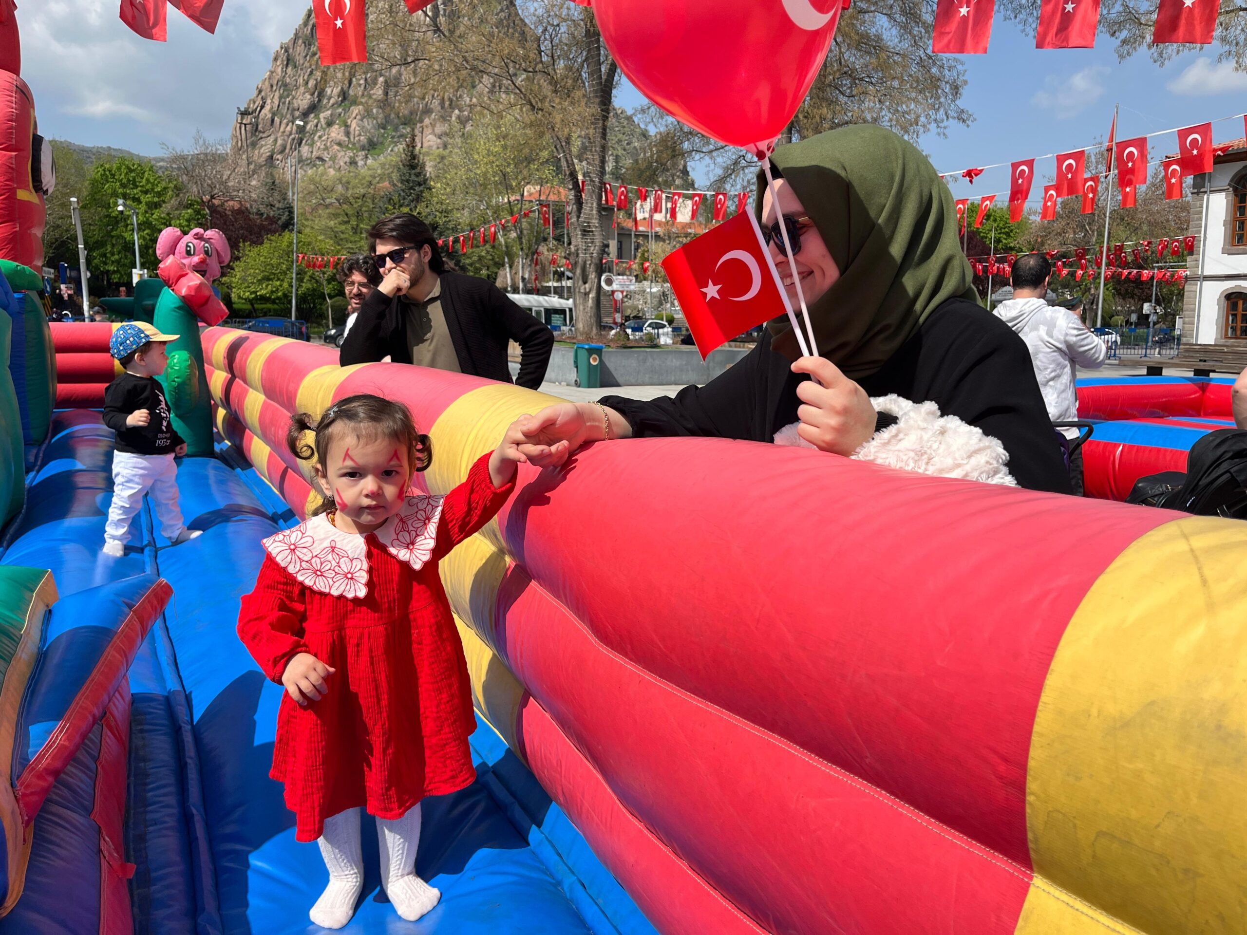 23 Nisan Ulusal Egemenlik ve Çocuk Bayramı, Afyonkarahisar Belediyesi’nin renkli