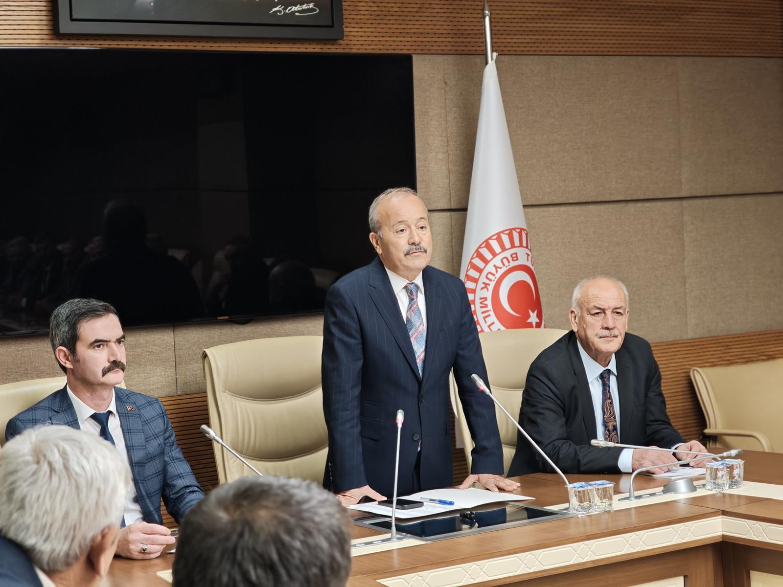 Muhtarları TBMM’de ağırlayan Milliyetçi Hareket Partisi Afyonkarahisar Milletvekili Mehmet Taytak,