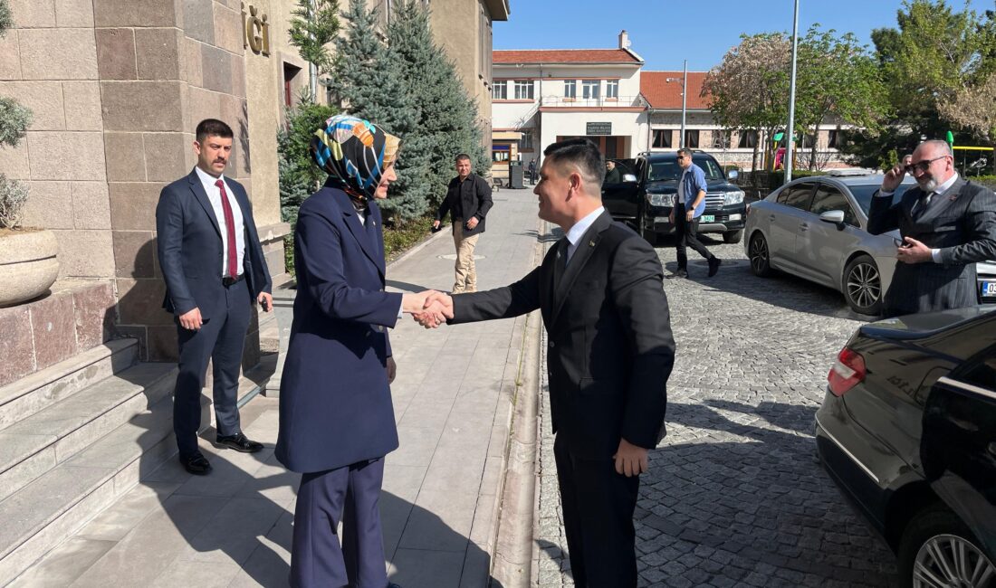 
Afyonkarahisar'a gelen Türkmenistan Ankara Büyükelçisi Mekan İşanguliyev, Afyonkarahisar Valisi Kübra