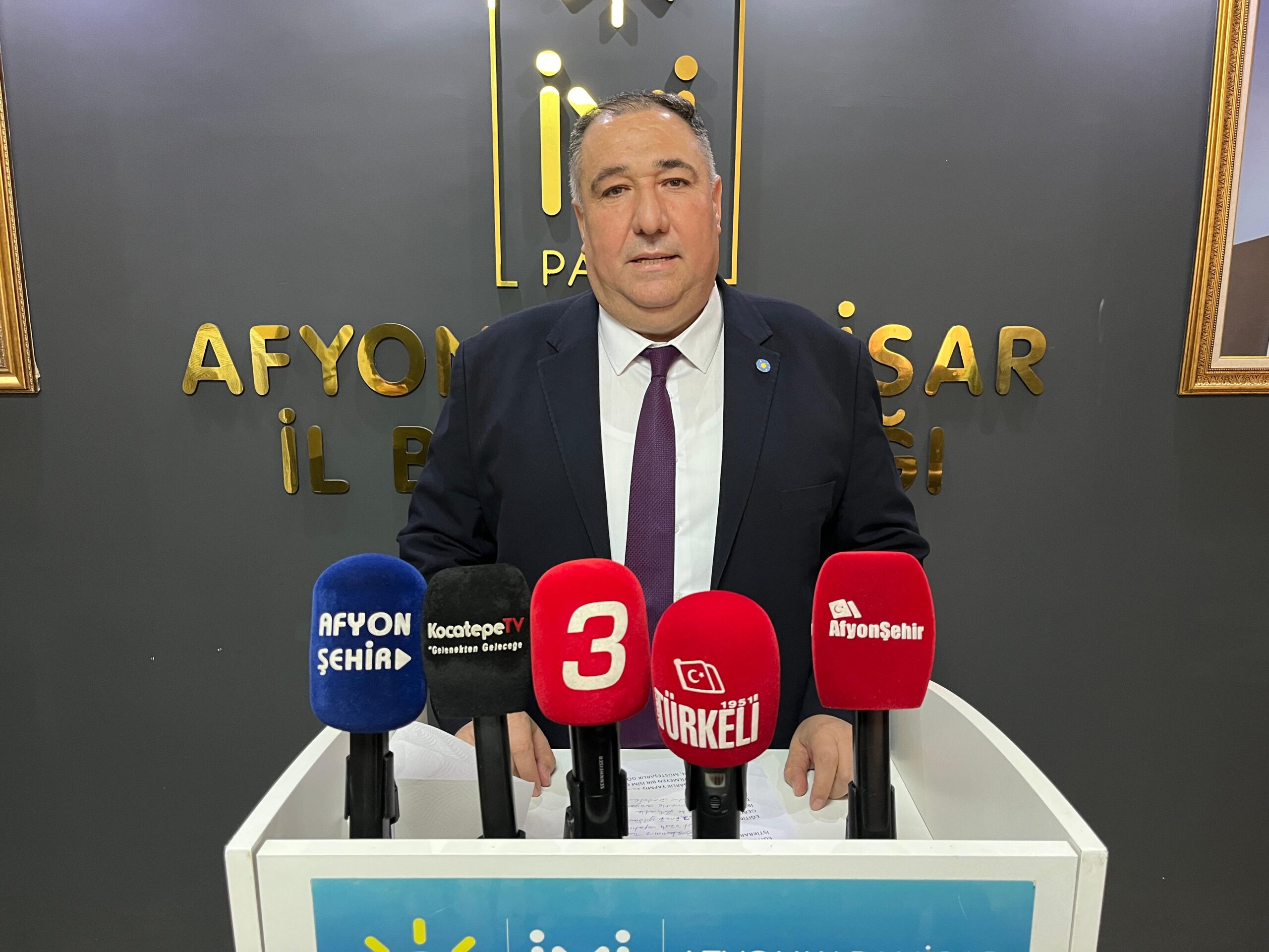 İYİ Parti Afyonkarahisar İl Başkanı Muhammet Mısırlıoğlu, haftalık basın toplantısında
