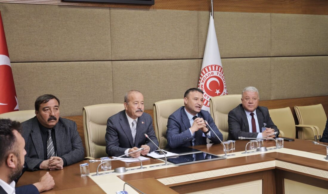Partisinin Dinar teşkilatını TBMM’de ağırlayan MHP Afyonkarahisar Milletvekili Mehmet Taytak,