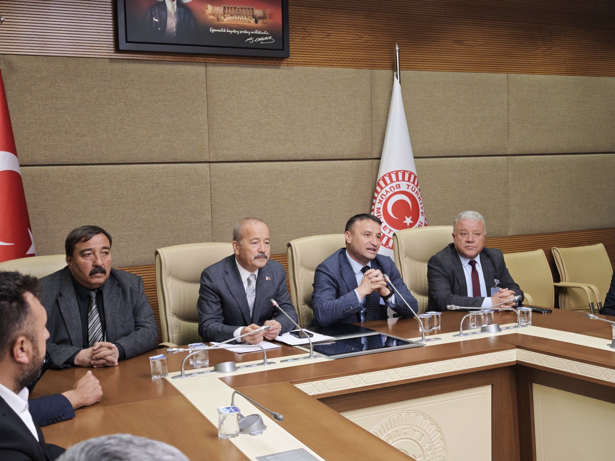 Partisinin Dinar teşkilatını TBMM’de ağırlayan MHP Afyonkarahisar Milletvekili Mehmet Taytak,