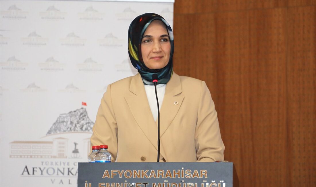 Mahalle, belde ve köy muhtarlarıyla buluşan Afyonkarahisar Valisi Doç. Dr.