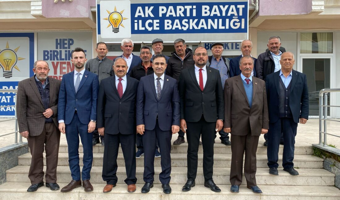 AK Parti’de geleneksel bayramlaşma programları, bu yıl da devam etti.
