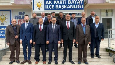 AK Parti’de geleneksel bayramlaşma programları, bu yıl da devam etti.