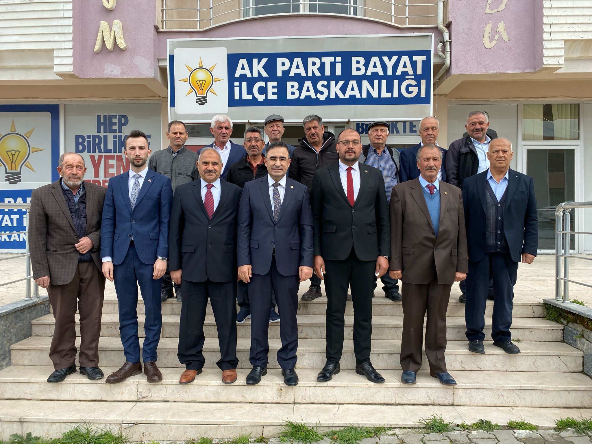 AK Parti’de geleneksel bayramlaşma programları, bu yıl da devam etti.