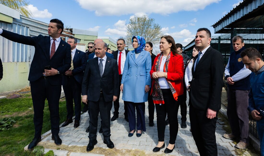 İçişleri Bakan Yardımcısı Mehmet Aktaş, Vali Kübra Güran Yiğitbaşı, Belediye