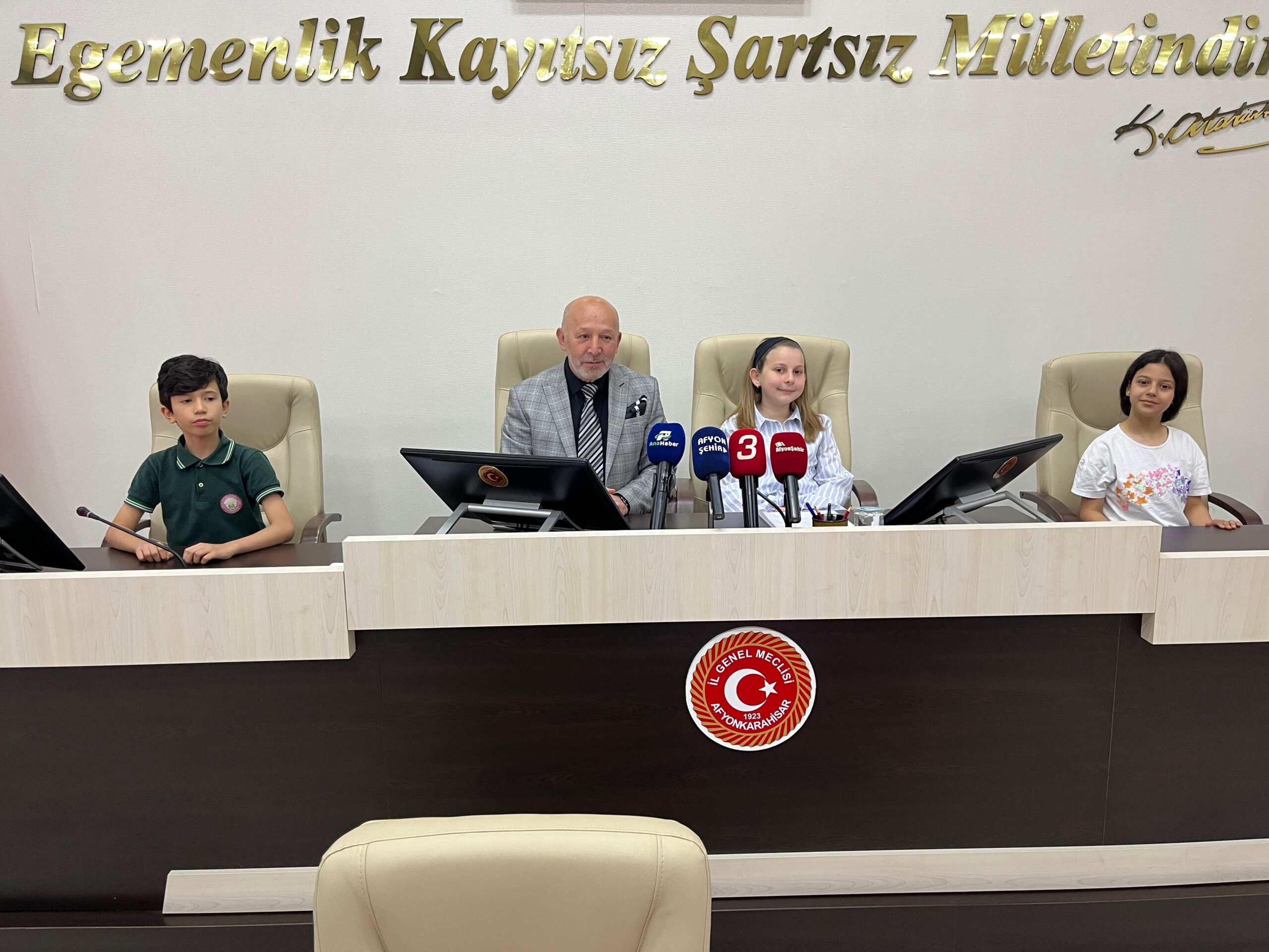 Gazi Mustafa Kemal Atatürk’ün çocuklara armağan ettiği 23 Nisan Ulusal