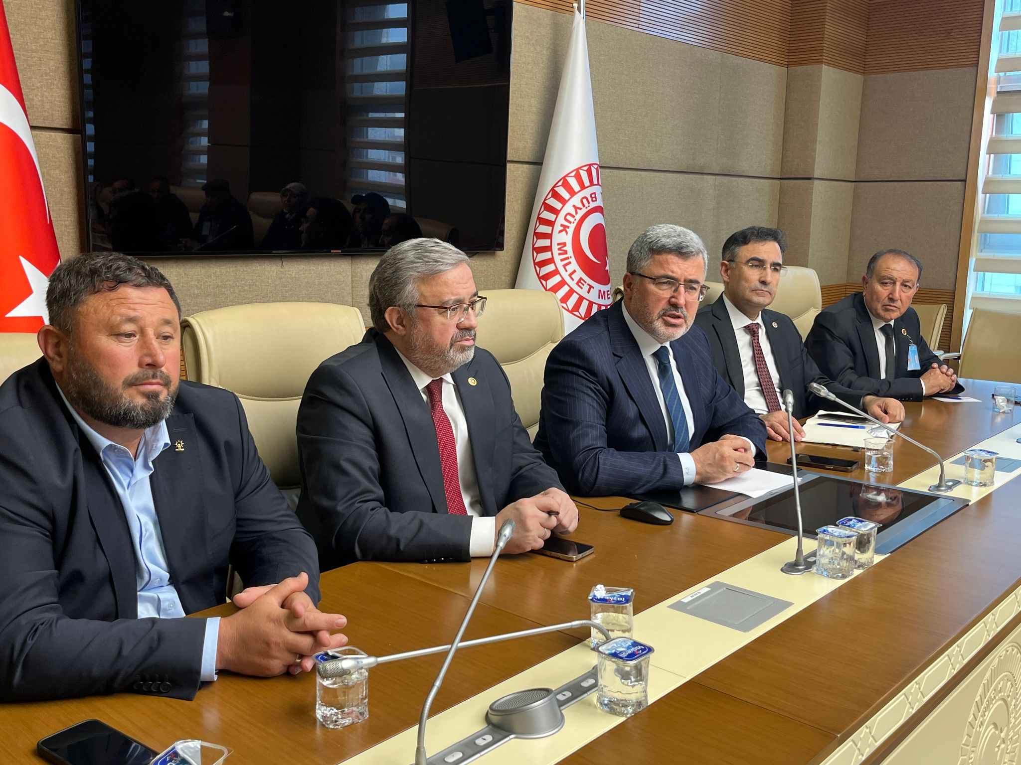 Afyonkarahisar’ın İscehisar ilçesindeki köy muhtarlarının katılımıyla geniş kapsamlı bir istişare