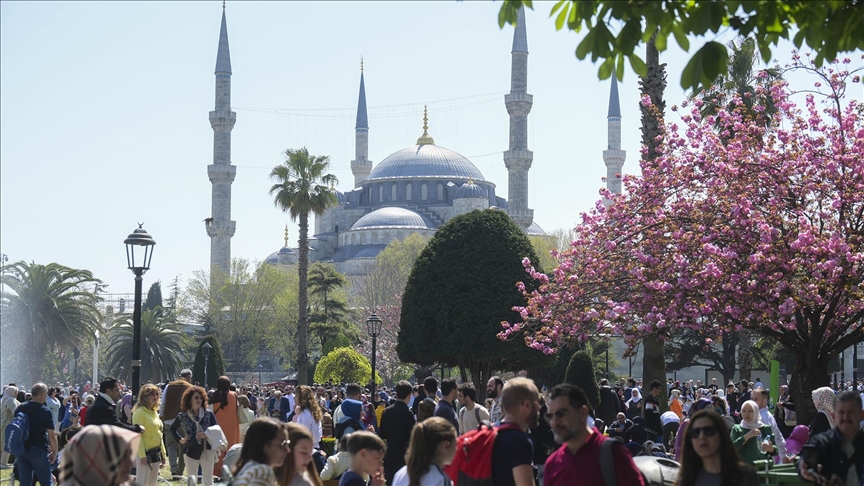Kovid-19 salgını dönemindeki kısıtlamalar nedeniyle gezi planlarını askıya almak zorunda