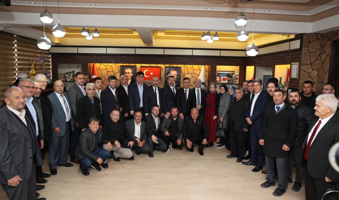 Sandıklı Belediyesi tarafından düzenlenen bayramlaşma programı, yoğun katılımla Sandıklı Belediyesi