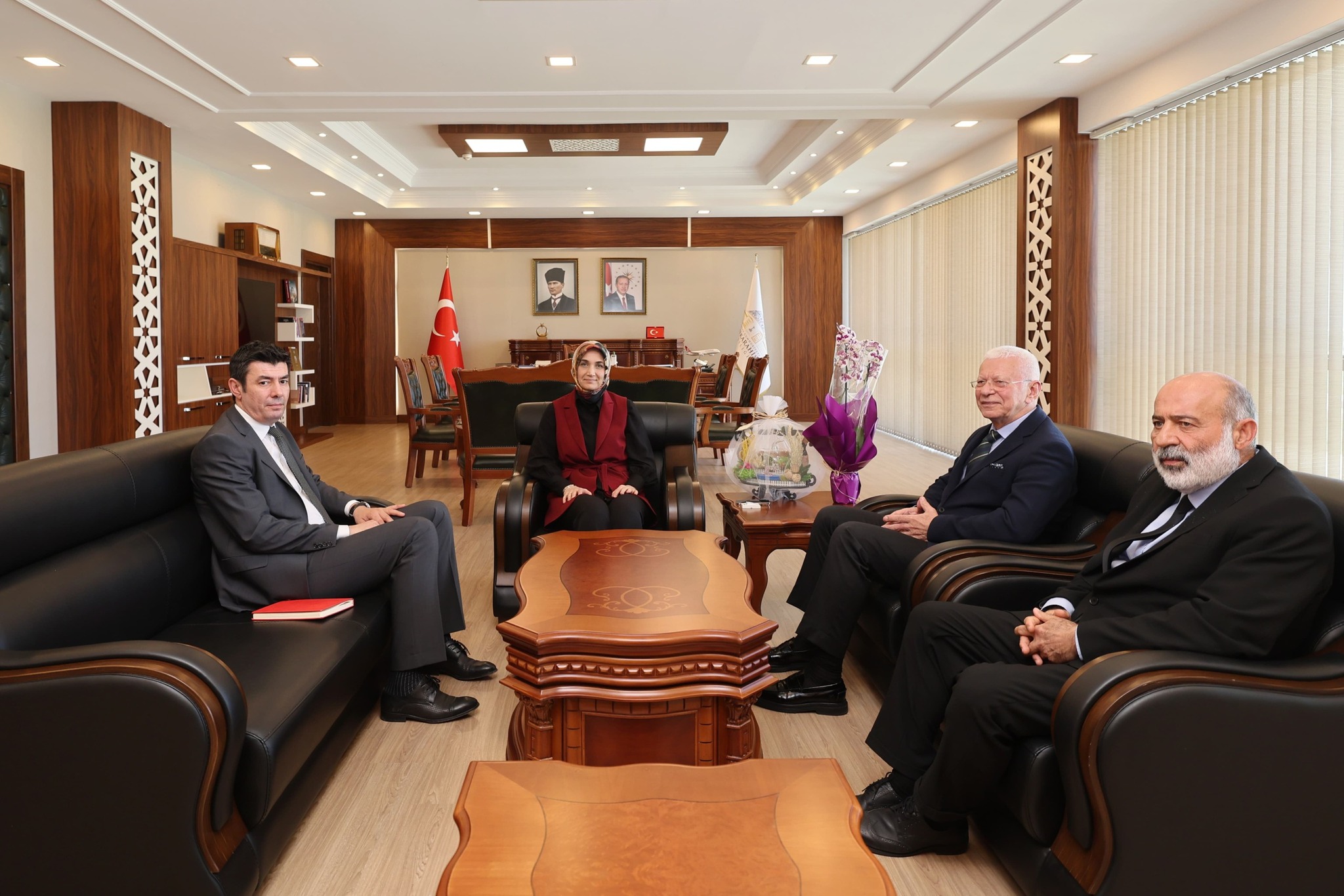 Vali Yiğitbaşı, spor temsilcilerini ağırladı Afyonkarahisar Valisi Doç. Dr. Kübra