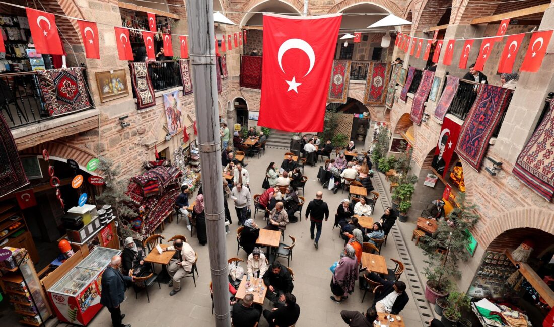 Yolların kavşak noktası ve Cumhuriyetin kazanıldığı topraklar Afyonkarahisar’da Ramazan Bayramı
