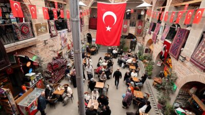 Yolların kavşak noktası ve Cumhuriyetin kazanıldığı topraklar Afyonkarahisar’da Ramazan Bayramı