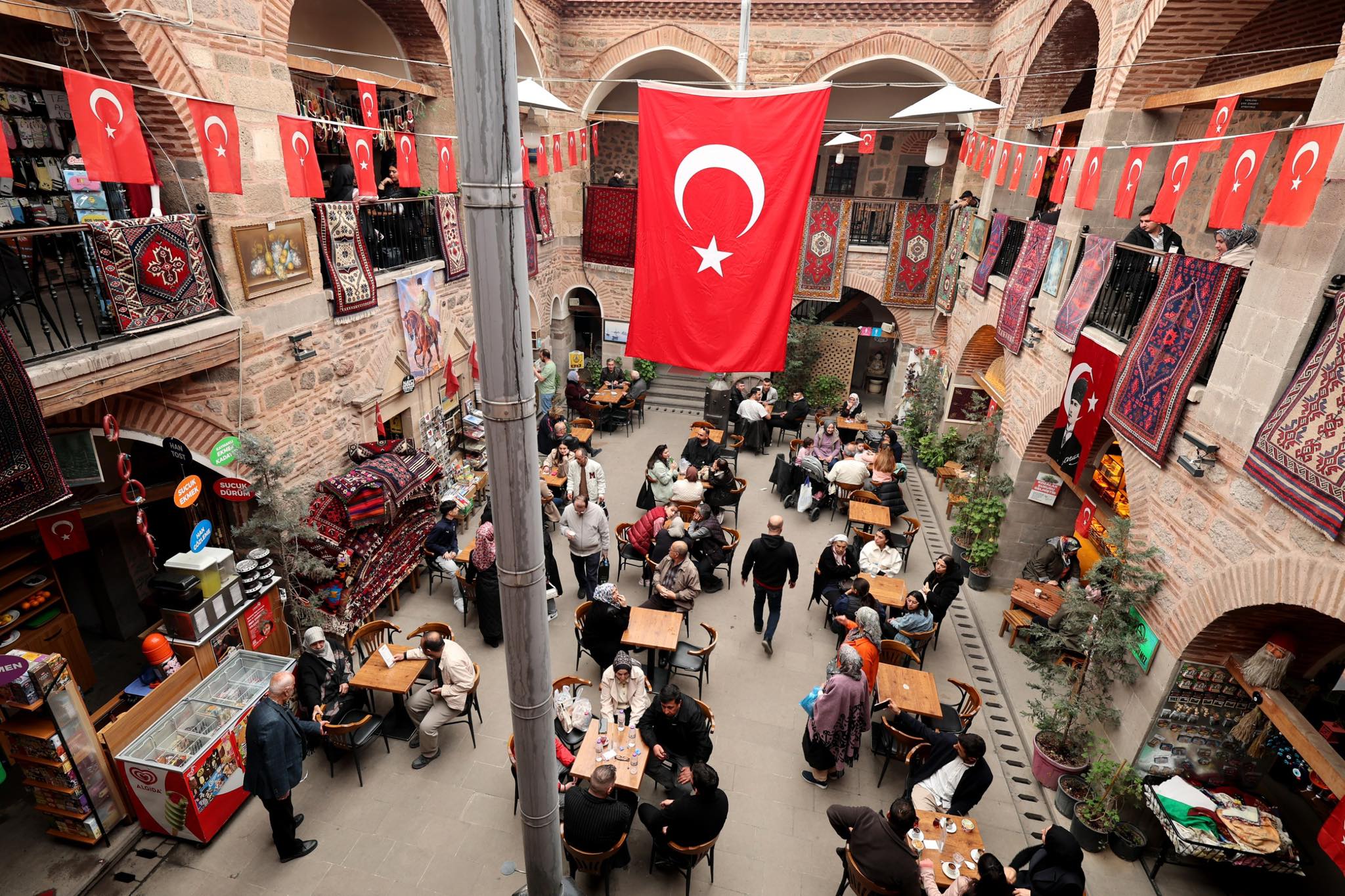 Yolların kavşak noktası ve Cumhuriyetin kazanıldığı topraklar Afyonkarahisar’da Ramazan Bayramı
