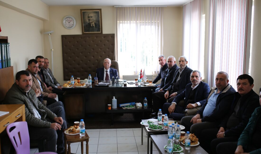Ali Çiloğlu ve ekibi güven tazeledi Afyonkarahisar Yaş Sebze Meyve Komisyoncuları Birlik ve Dayanışma Derneği'nin 21.