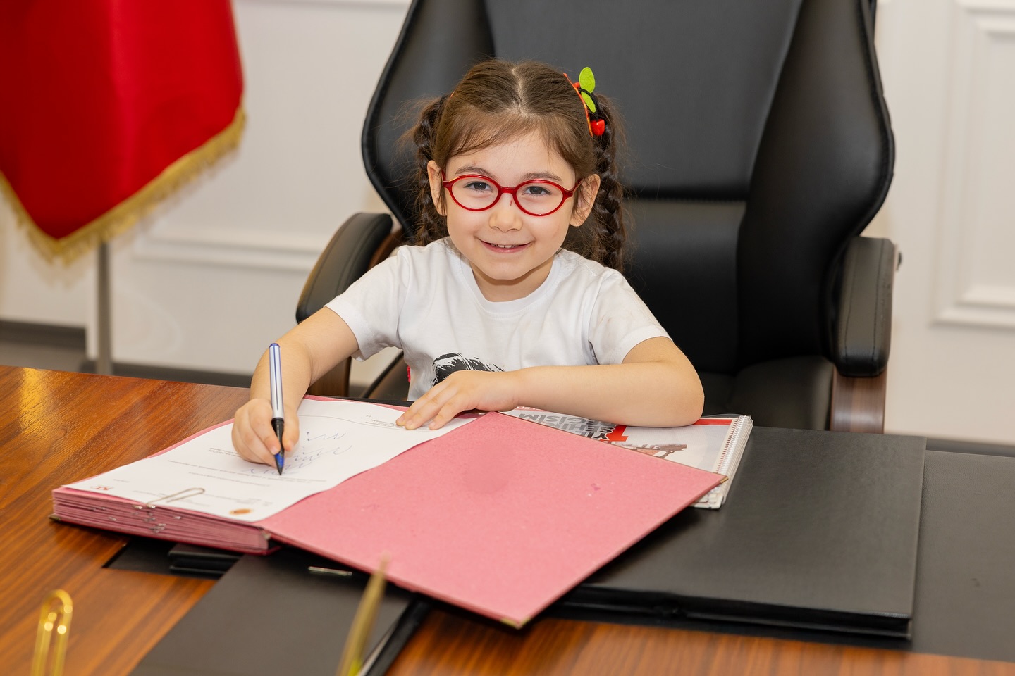 Afyonkarahisar’da 23 Nisan Ulusal Egemenlik ve Çocuk Bayramı coşkusu, geleneksel