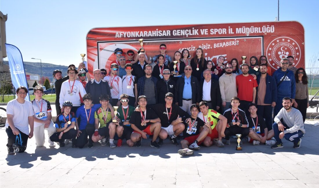 Okul sporları faaliyet programı kapsamında Gençler A, Gençler B ve