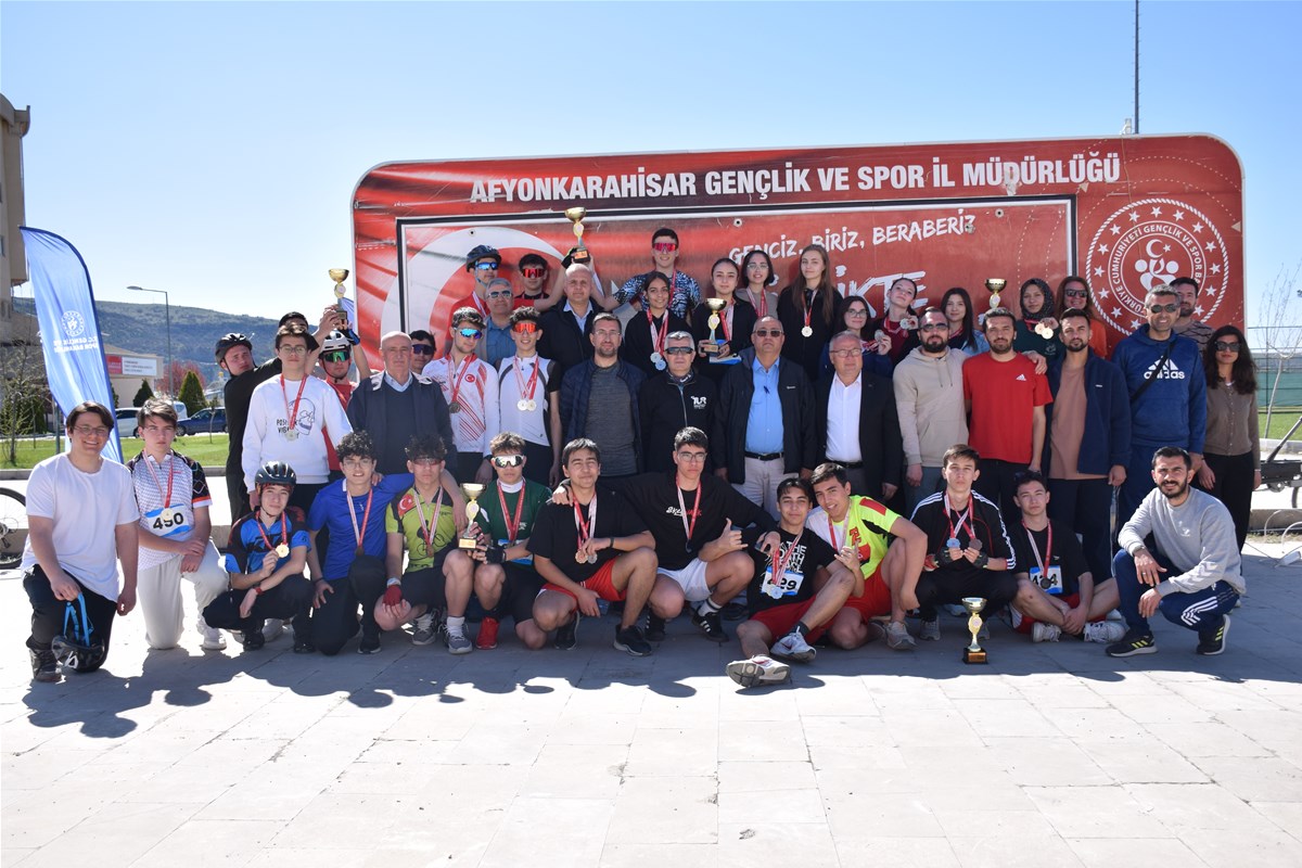 Okul sporları faaliyet programı kapsamında Gençler A, Gençler B ve