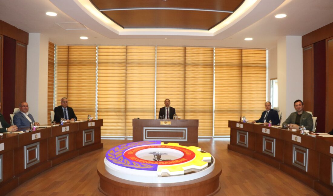“TAŞ YERİNDE AĞIR, YERİ DE AFYON” ATSO’da gerçekleşen toplantı sonrası Gazete3’e konuşan TOBB Türkiye Fuarcılık Meclisi