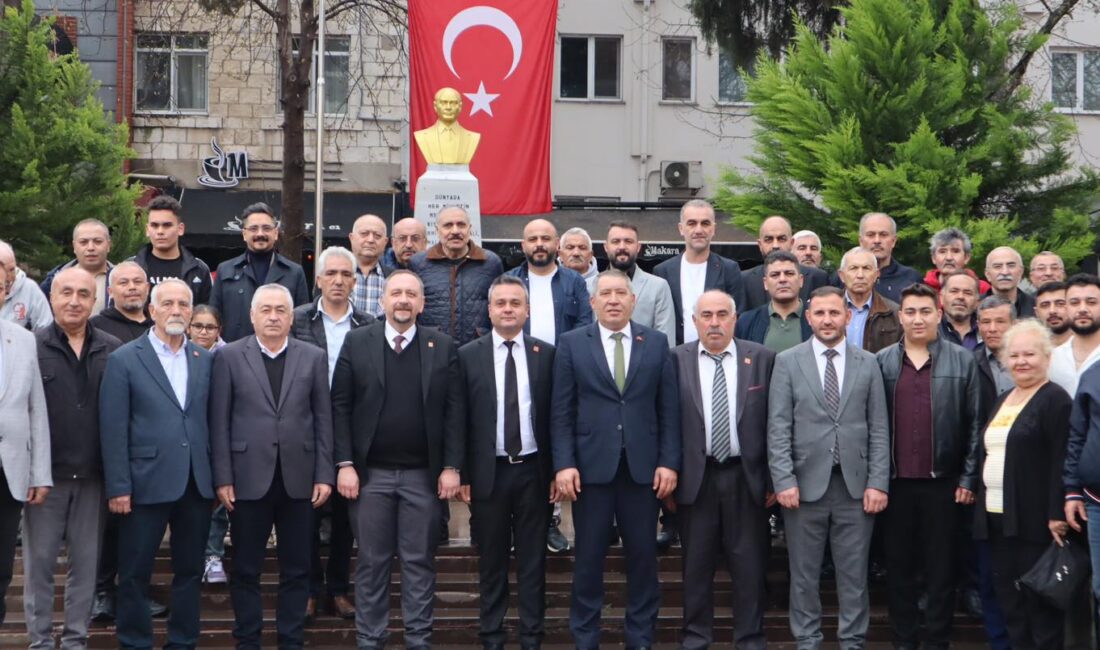 CHP Dinar’da partililer bayramlaştı Dinar Belediye Başkanı Veysel Topçu, Cumhuriyet Halk Partisi (CHP) Dinar