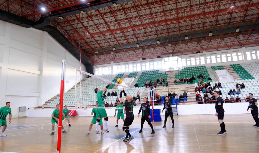 Dinar Kaymakamlığı ve Dinar Belediyesi’nin ortaklaşa düzenlediği “Kurumlar Arası Voleybol