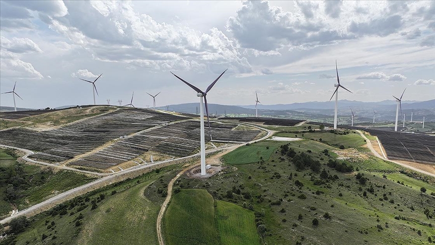 Küresel rüzgar enerjisi kurulu gücü, geçen yıl önceki yıla göre