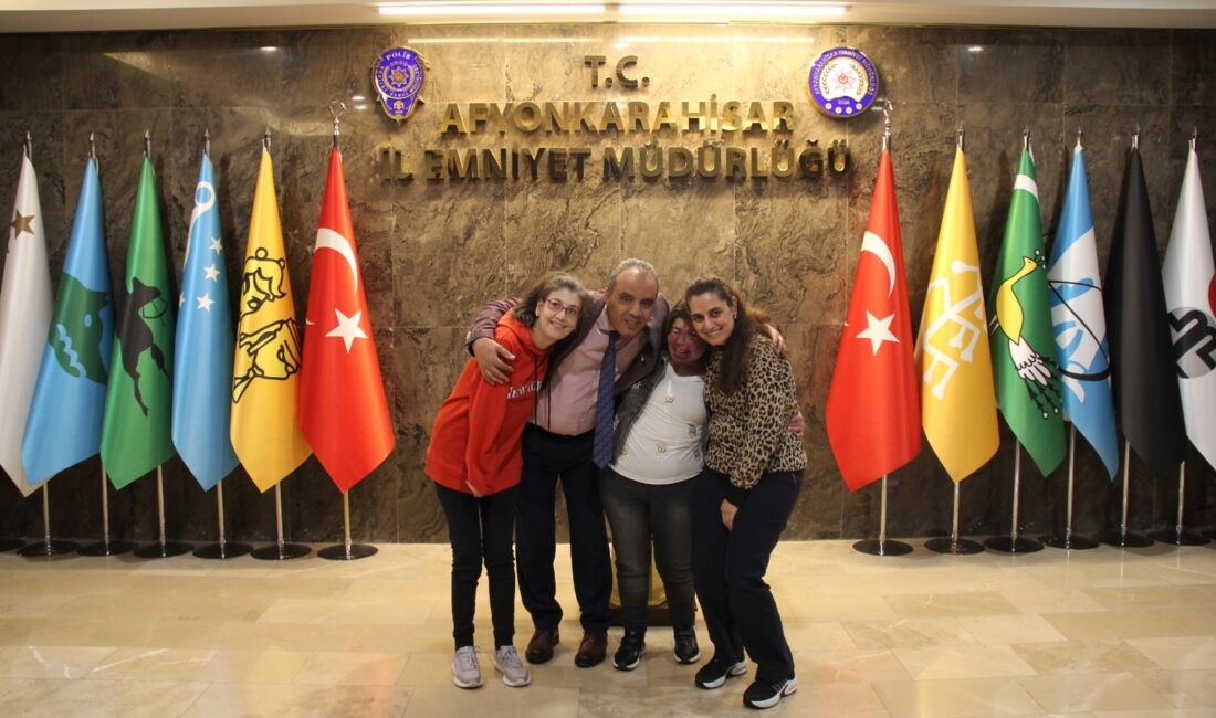 Özel çocuklardan Afyonkarahisar Emniyet Müdürü Erol’a ziyaret Afyonkarahisar’a yeni atanan İl Emniyet Müdürü Ahmet Birtan Erol’a hem