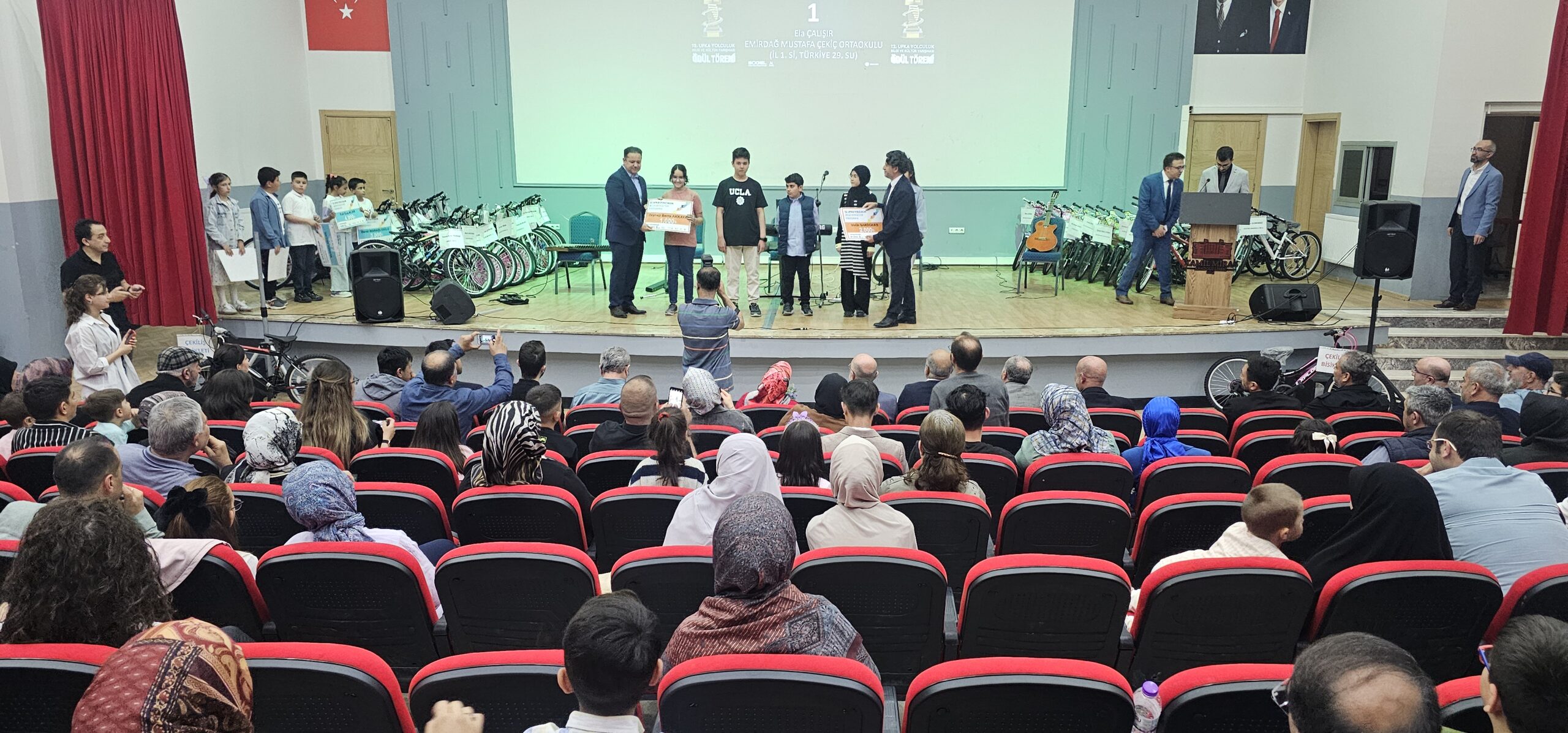 "Hacı Bektaş-ı Veli ve Makalat" teması ve "incinsen de incitme"