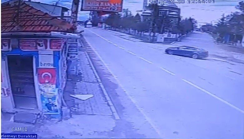 Afyonkarahisar’da otomobille çarpışan motosiklet sürücüsü 20 yaşındaki genç hayatını kaybederken,