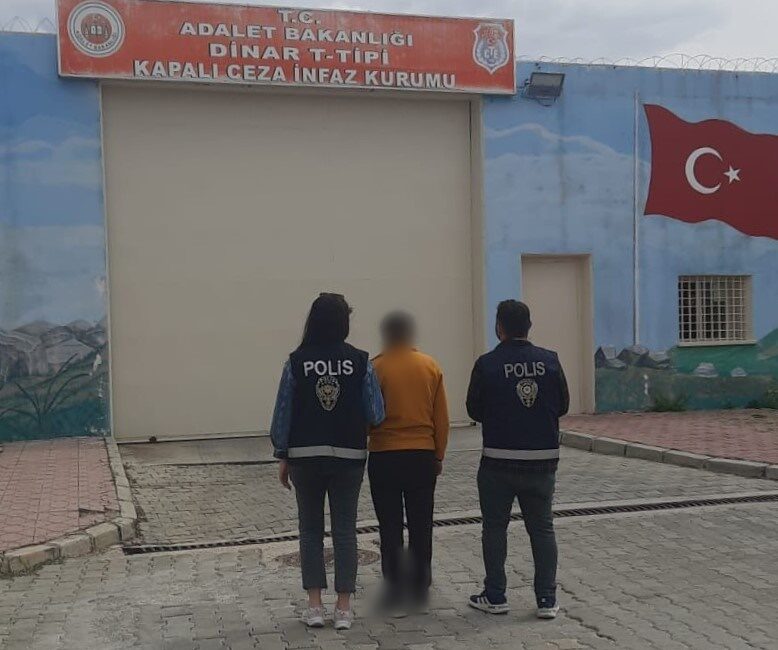 3 suçtan aranan şahıs Haydarlı’da yakalandı Afyonkarahisar İl Emniyet Müdürlüğü görevlileri aranan şahısların yakalanmasına yönelik yapılan