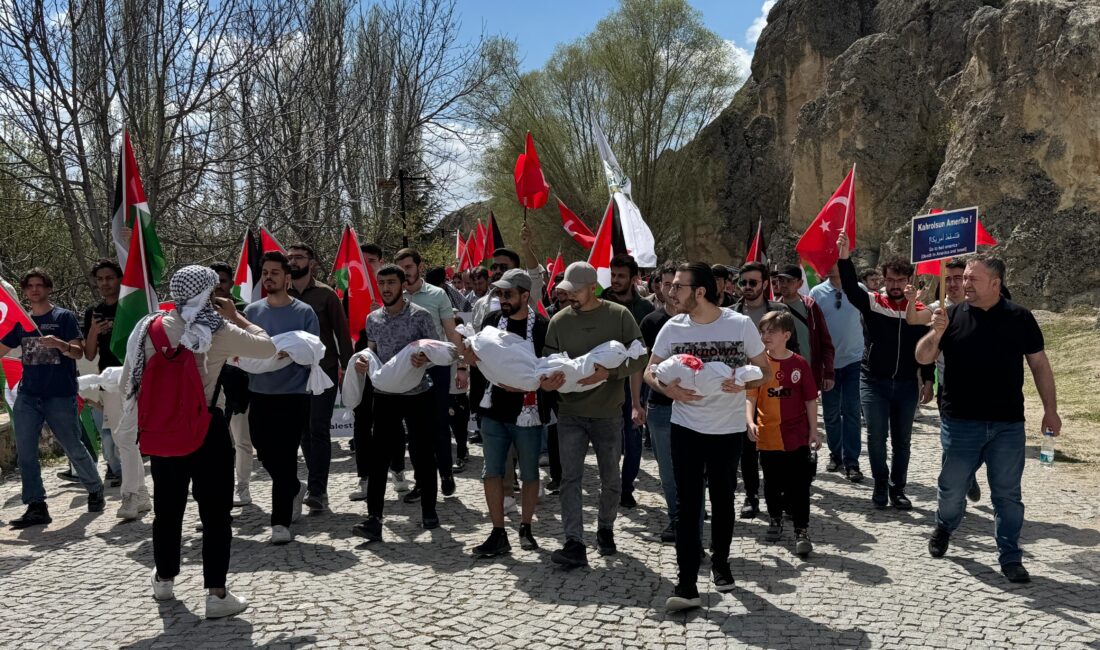 Afyonkarahisar'da, İsrail'in Gazze'ye yönelik saldırıları düzenlenen yürüyüşle protesto edildi.