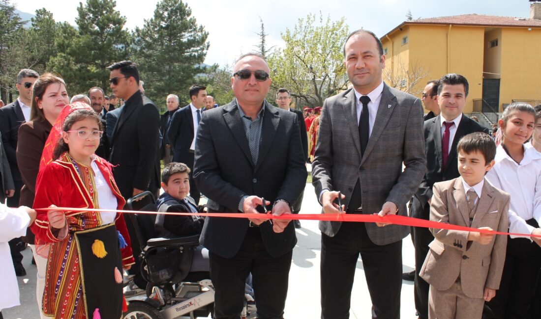 Çay İlçesi Şehit Cengiz Karataş İlköğretim Okulu bahçesine kurulan seranın