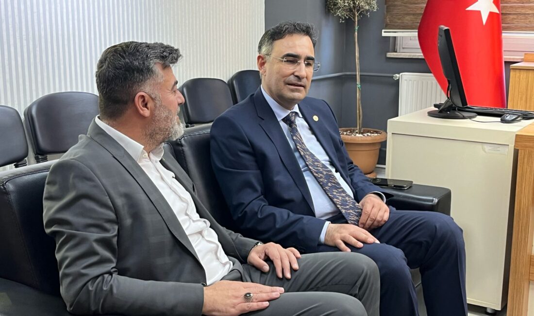 AK Parti Afyonkarahisar heyeti, Muhtarlar Derneği Başkanı Suat Uygur’a hayırlı