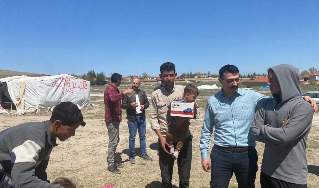 Afyonkarahisar’ın Emirdağ ilçesinde ağırlıklı olarak tarım alanlarında çalışan mevsimlik işçiler
