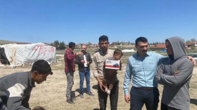 Afyonkarahisar’ın Emirdağ ilçesinde ağırlıklı olarak tarım alanlarında çalışan mevsimlik işçiler