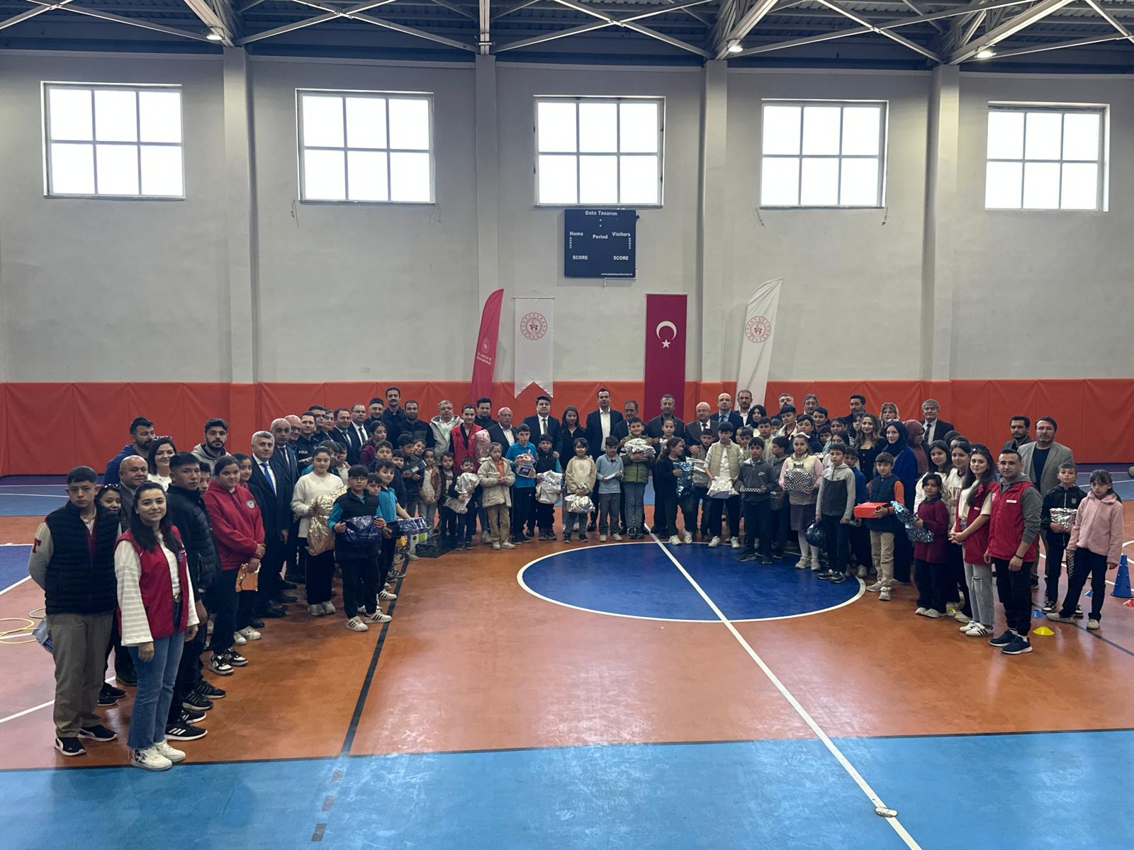 “Dileğine Ortağım” projesi kapsamında, Sinanpaşa ilçesinde tam 75 öğrencinin dileği