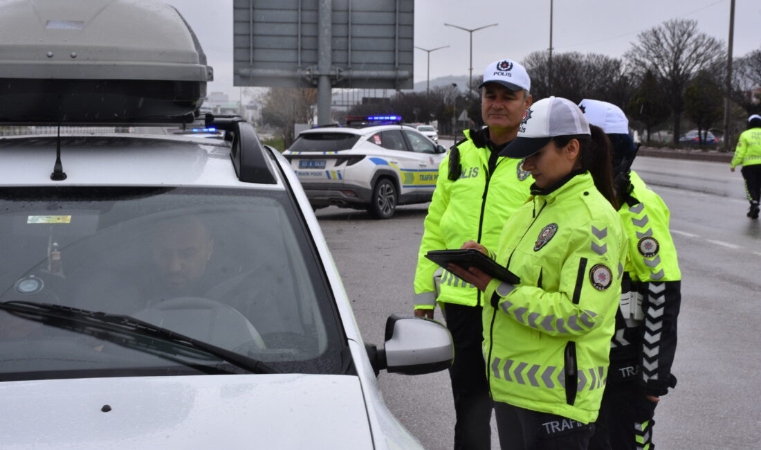 Afyonkarahisar İl Emniyet Müdürlüğünde trafik polisi olan komiser Berkan Akkoyun,