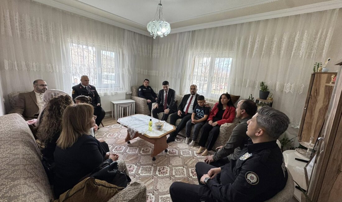 Bayat Belediye Başkanı Halil İbrahim Bodur, İlçe Kaymakamı Osman Emre