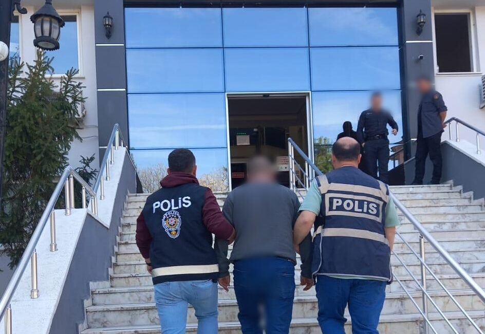 Cinayetten aranan şahıs tutuklandı Afyonkarahisar İl Emniyet Müdürlüğü ekipleri, suç ve suçluyla mücadele kapsamında