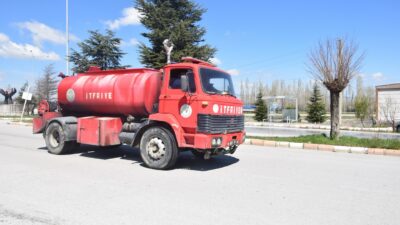 Afyonkarahisar’ın Çay ilçesinde üst yapıda bakım ve onarım çalışmaları sürüyor.