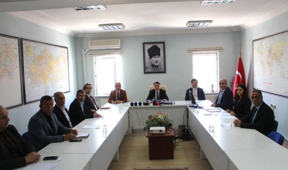 Dinar’da Aile Yılı Toplantısı yapıldı 
2025 Aile Yılı kapsamında bölgedeki örf adet ve geleneklere göre