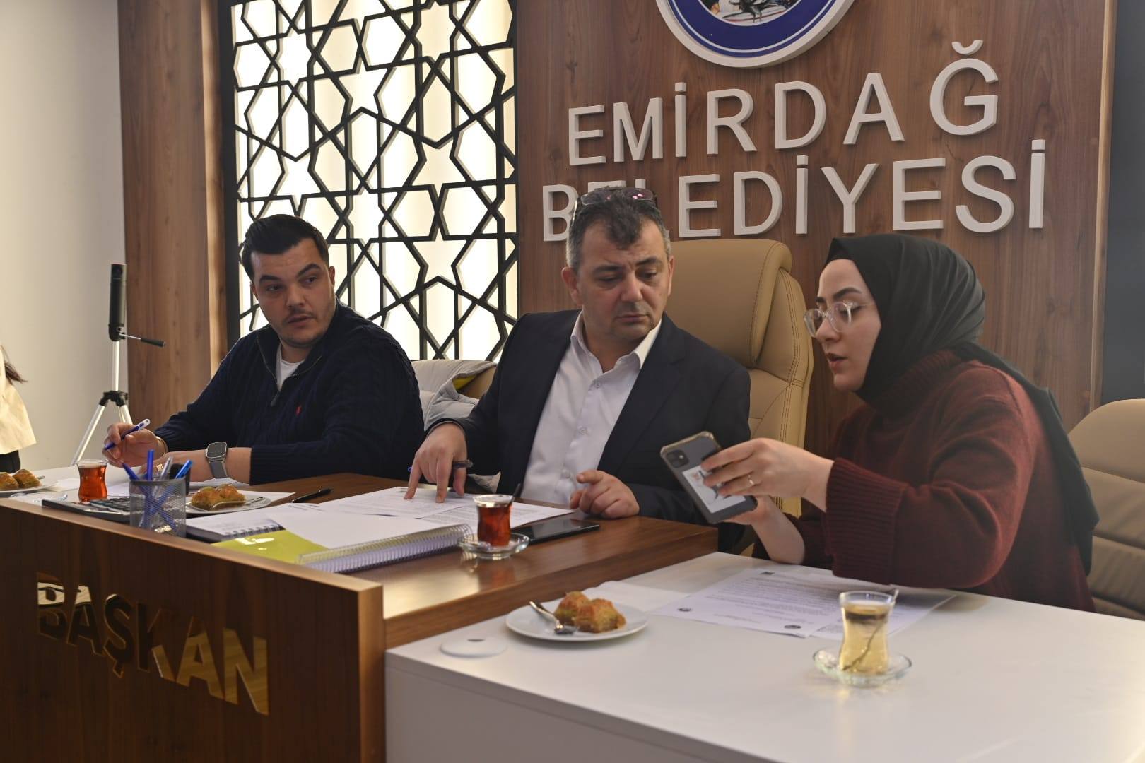 
Emirdağ Belediyesi Nisan ayı olağan meclis toplantısı, Belediye Başkanı Serkan