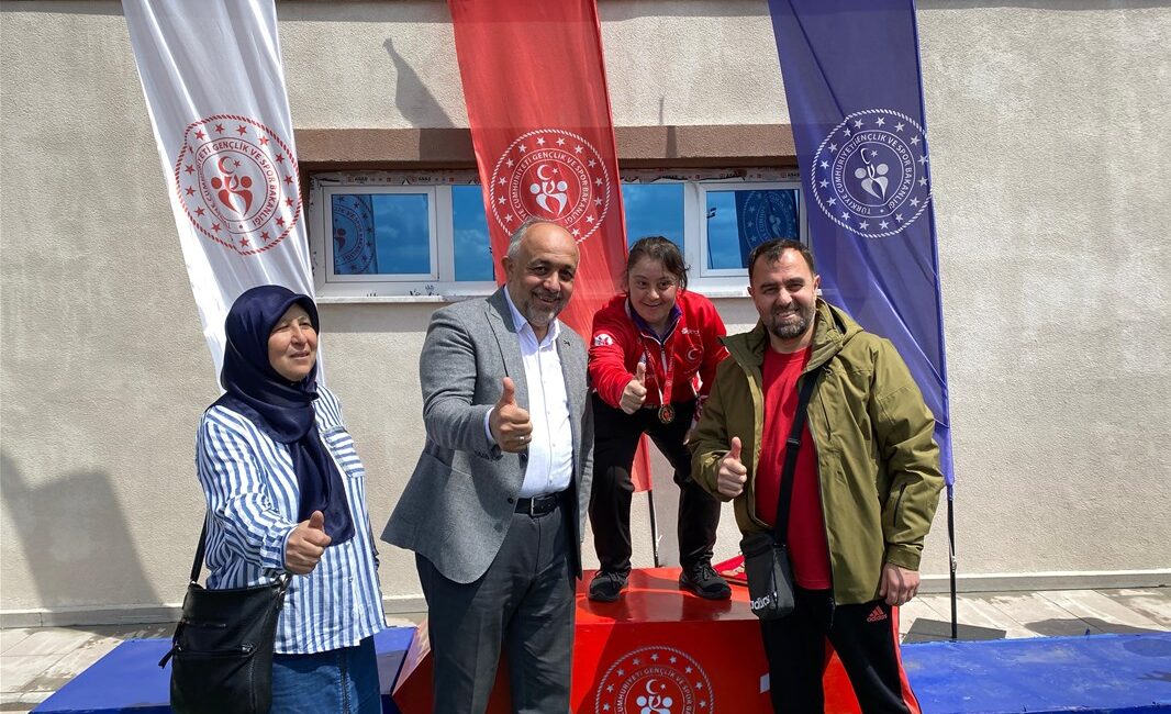 Özel Sporcular Para Atletizm müsabakaları Kocatepe Spor Kompleksi Atletizm sahasında