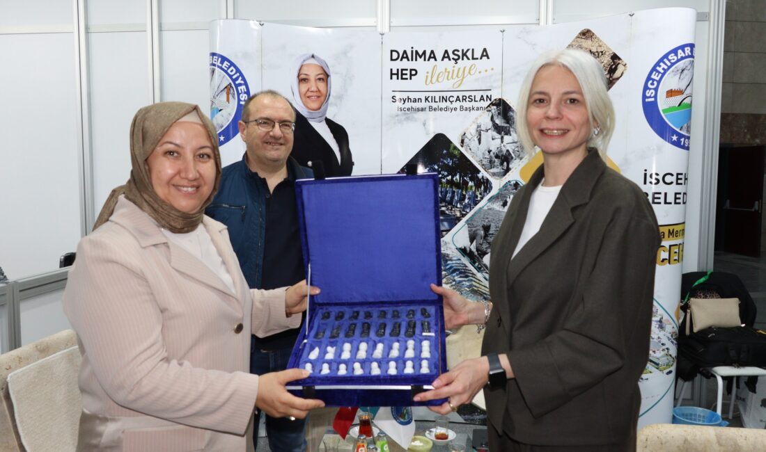 İZFAŞ Genel Müdürü Tuğçe Cumalıoğlu, Fuar İzmir'deki standımızı ziyaret ederek
