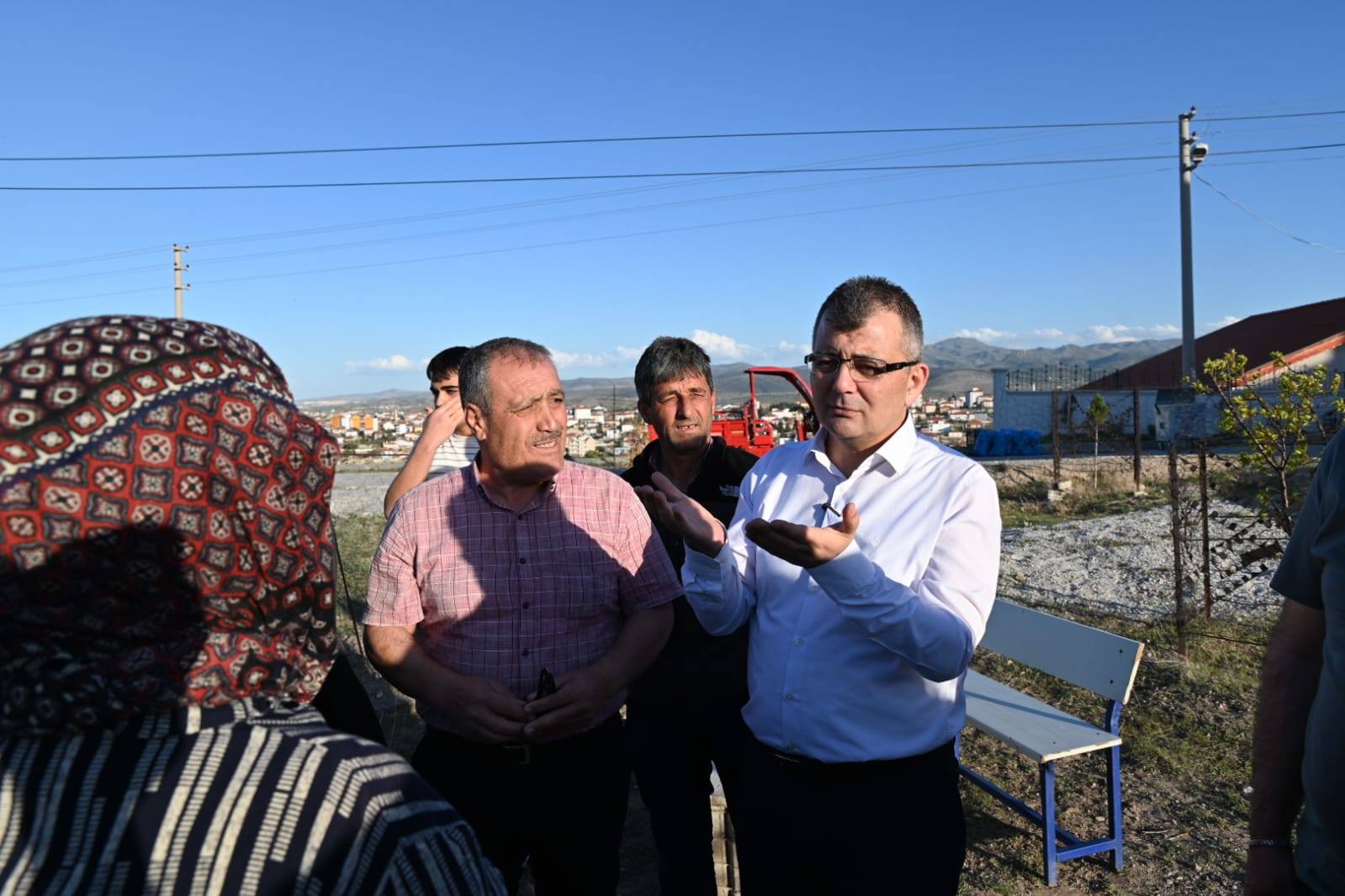 Emirdağ’da Gönül Belediyeciliği anlayışı ile vatandaşlarla birebir iletişim kurmak, sorunları